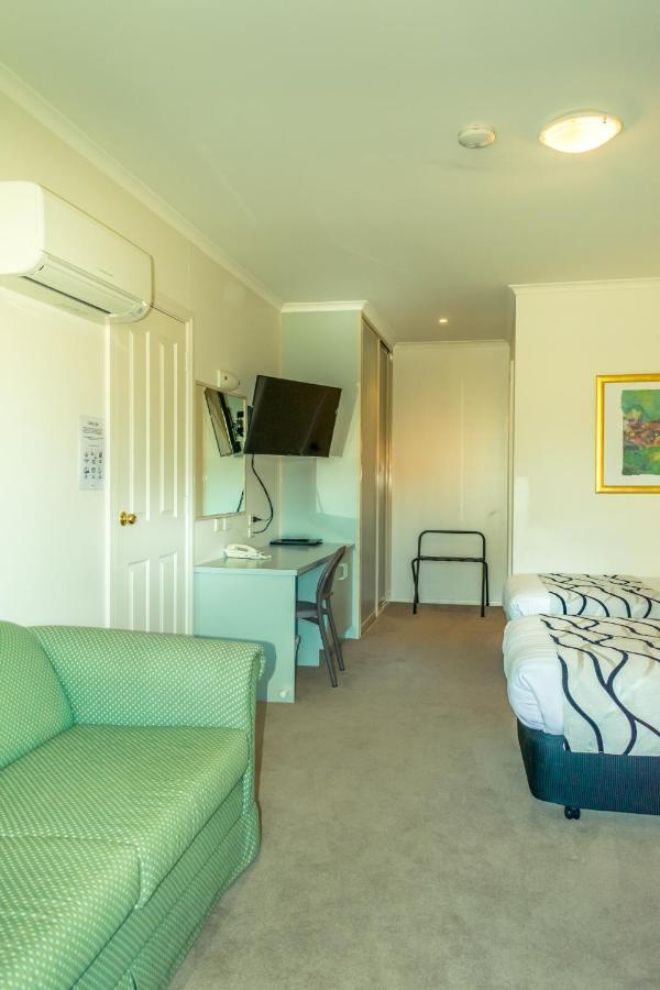 Deniliquin Country Club Motor Inn Exteriér fotografie
