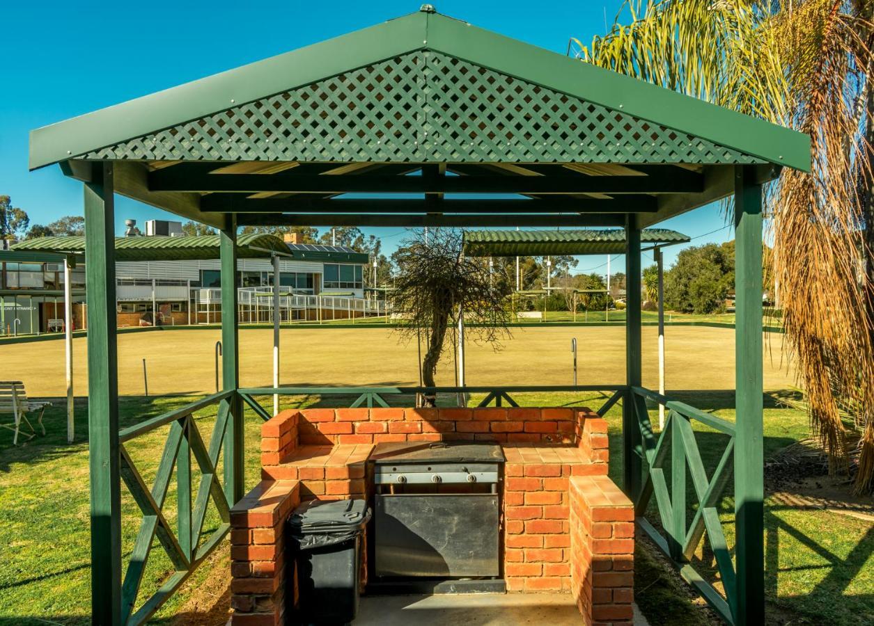 Deniliquin Country Club Motor Inn Exteriér fotografie