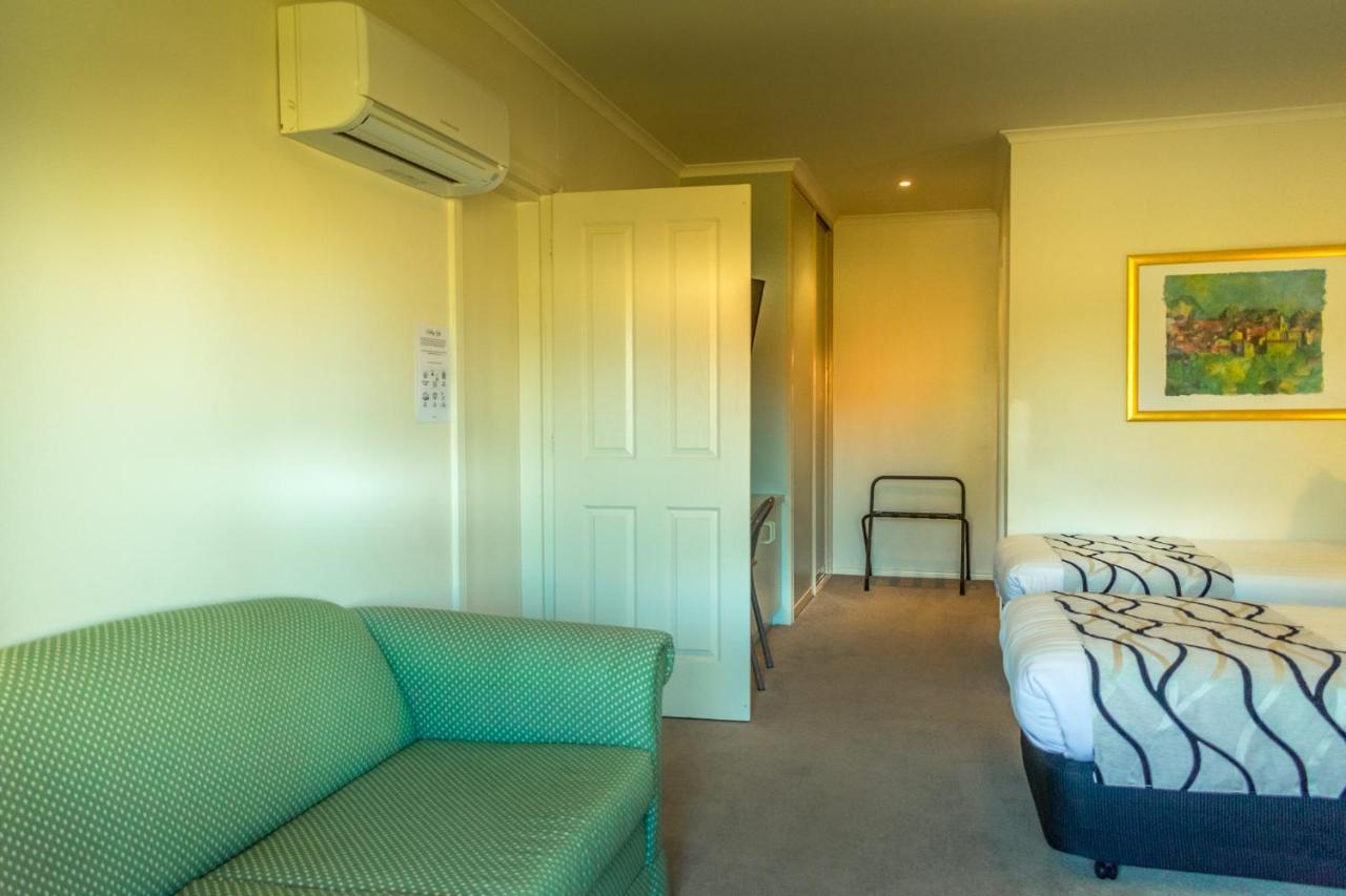 Deniliquin Country Club Motor Inn Exteriér fotografie