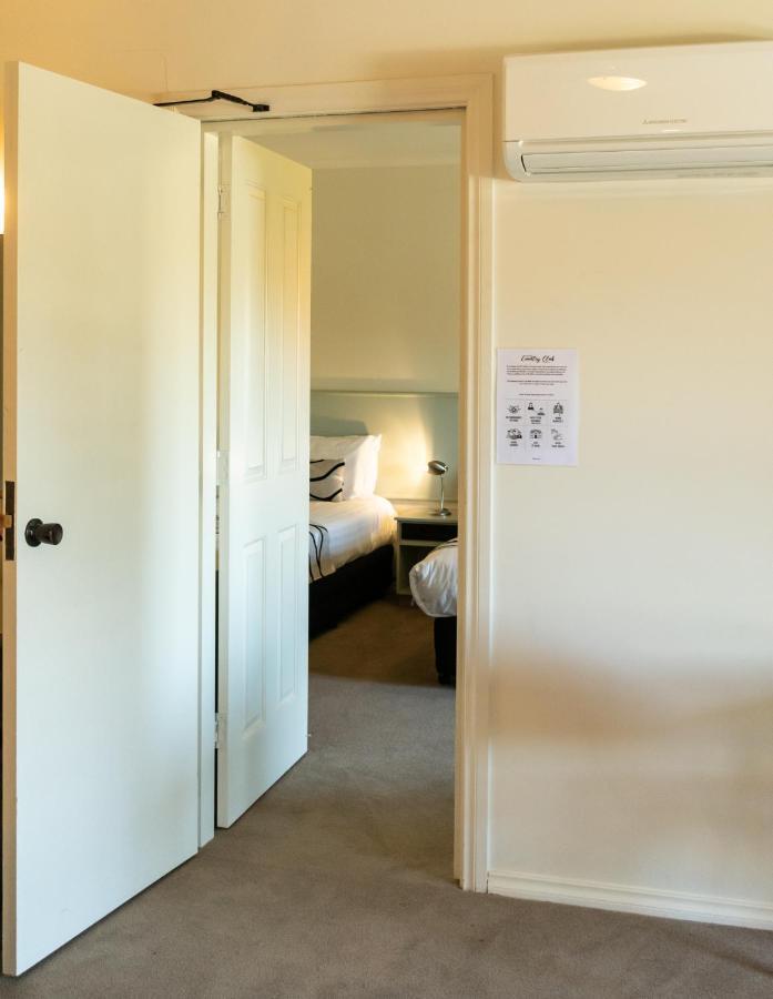 Deniliquin Country Club Motor Inn Exteriér fotografie