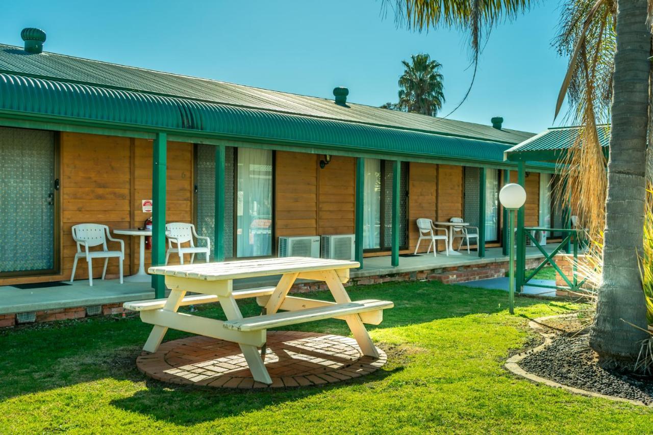 Deniliquin Country Club Motor Inn Exteriér fotografie
