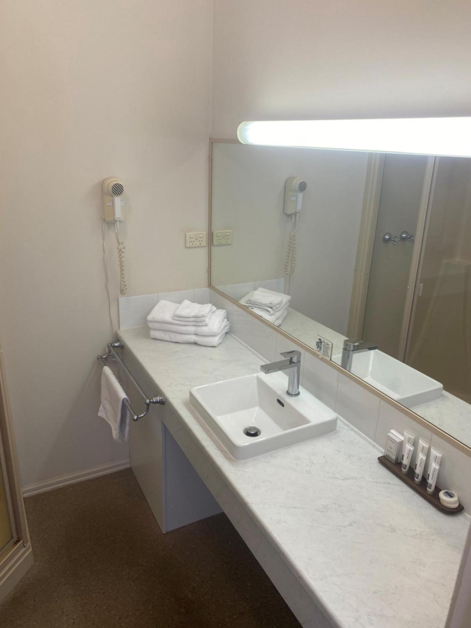 Deniliquin Country Club Motor Inn Exteriér fotografie