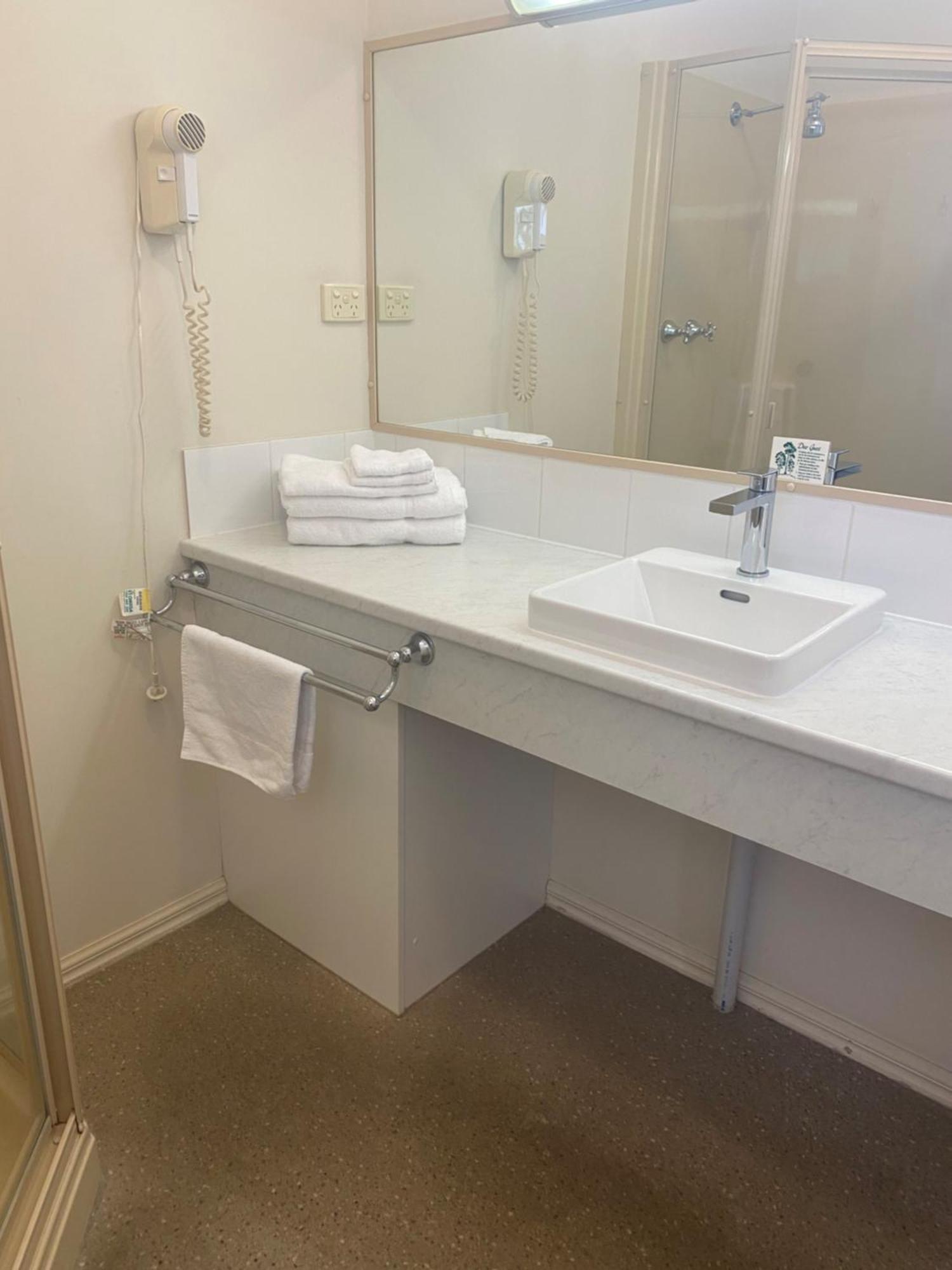 Deniliquin Country Club Motor Inn Exteriér fotografie