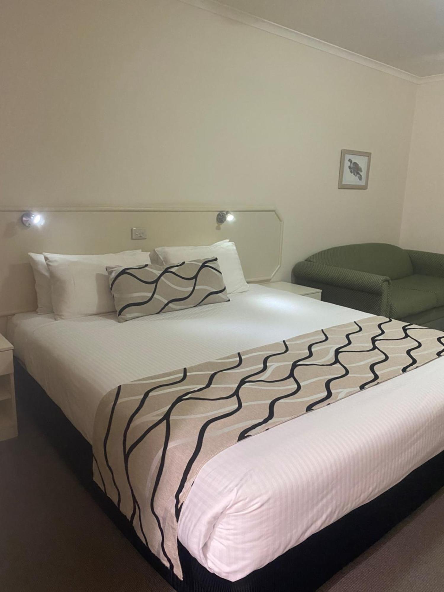 Deniliquin Country Club Motor Inn Exteriér fotografie