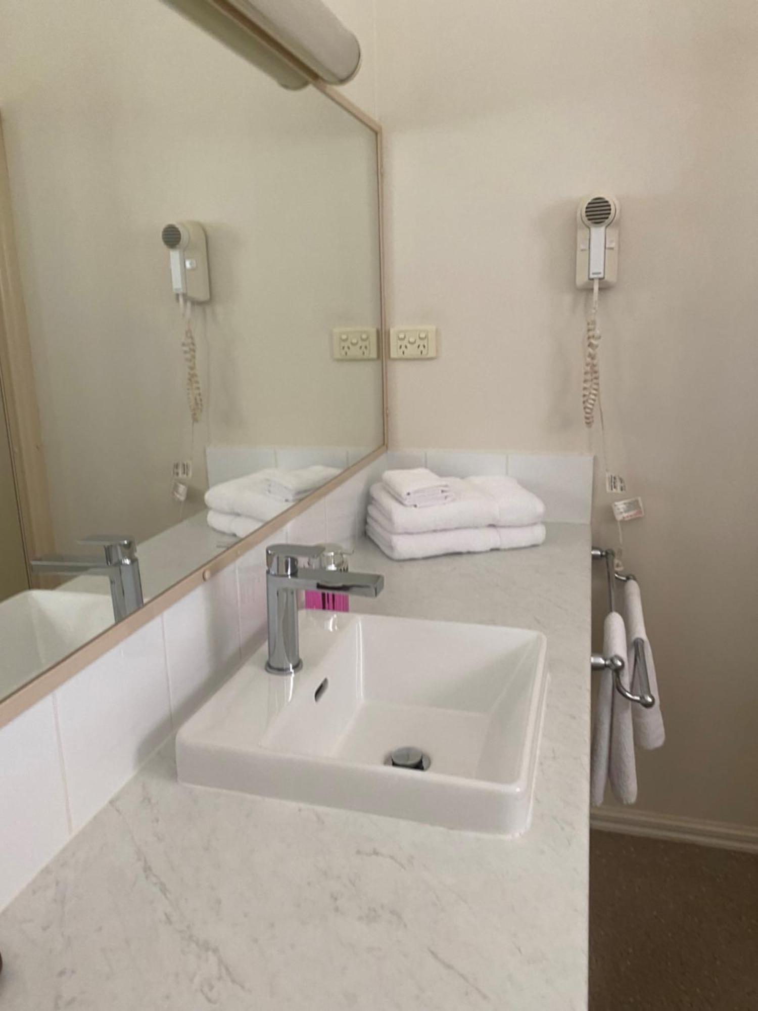 Deniliquin Country Club Motor Inn Exteriér fotografie