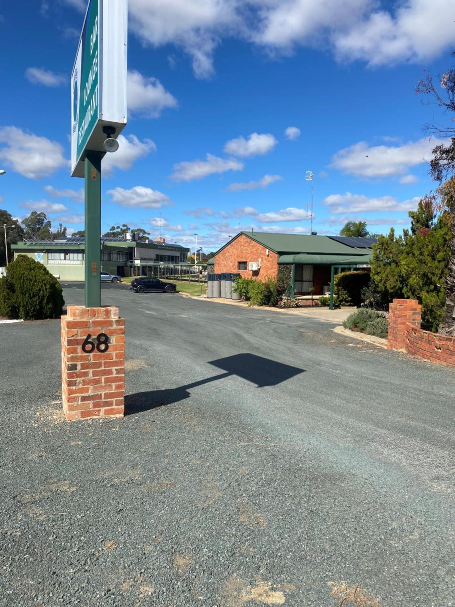 Deniliquin Country Club Motor Inn Exteriér fotografie