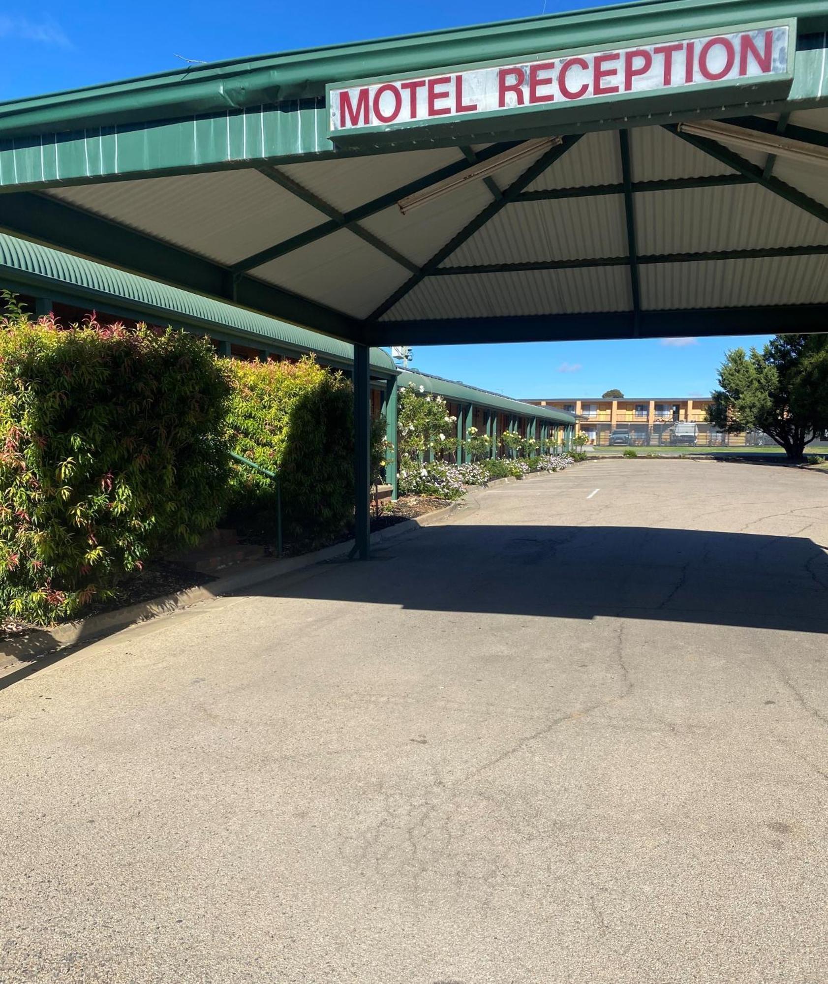 Deniliquin Country Club Motor Inn Exteriér fotografie