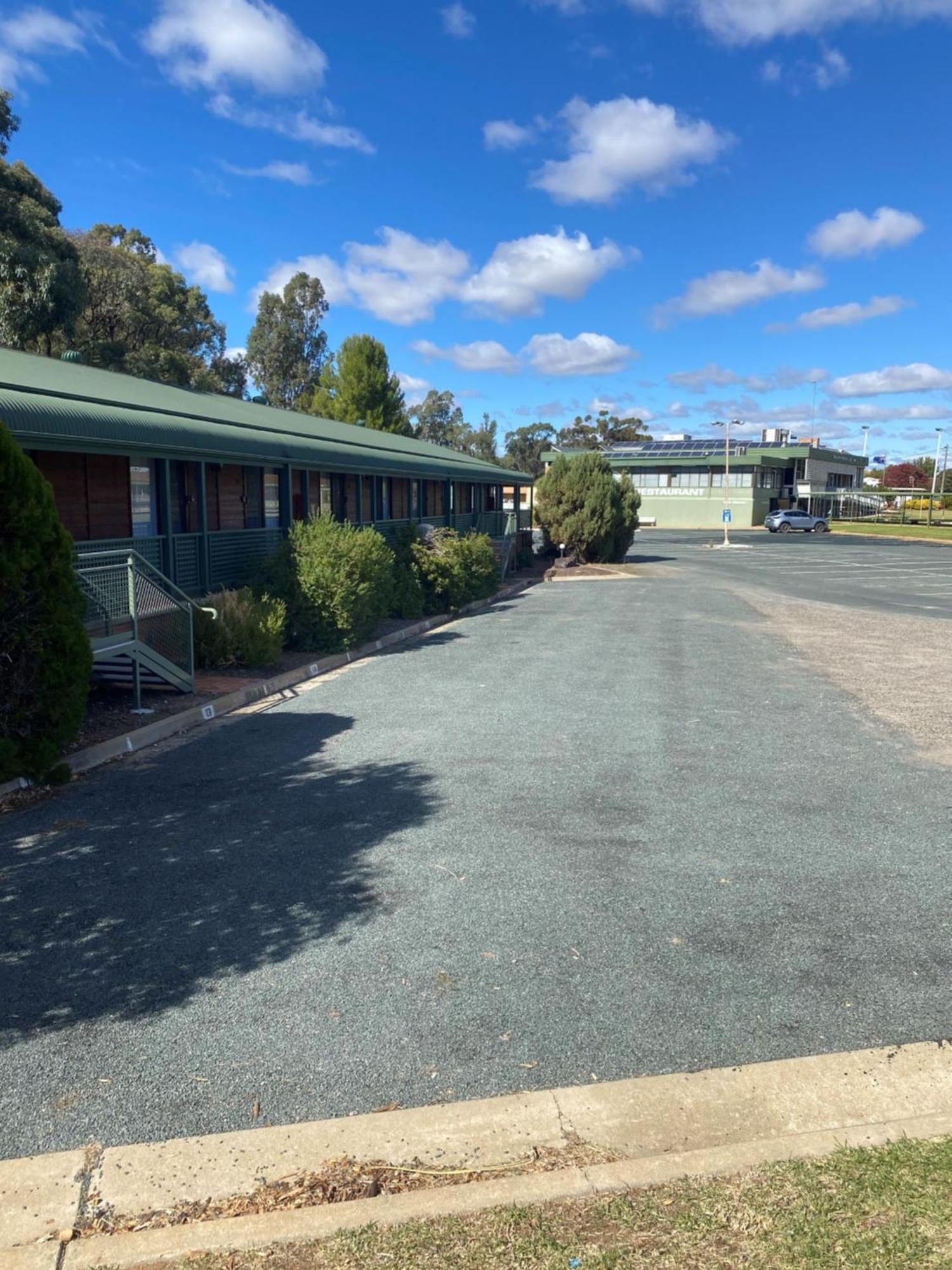 Deniliquin Country Club Motor Inn Exteriér fotografie