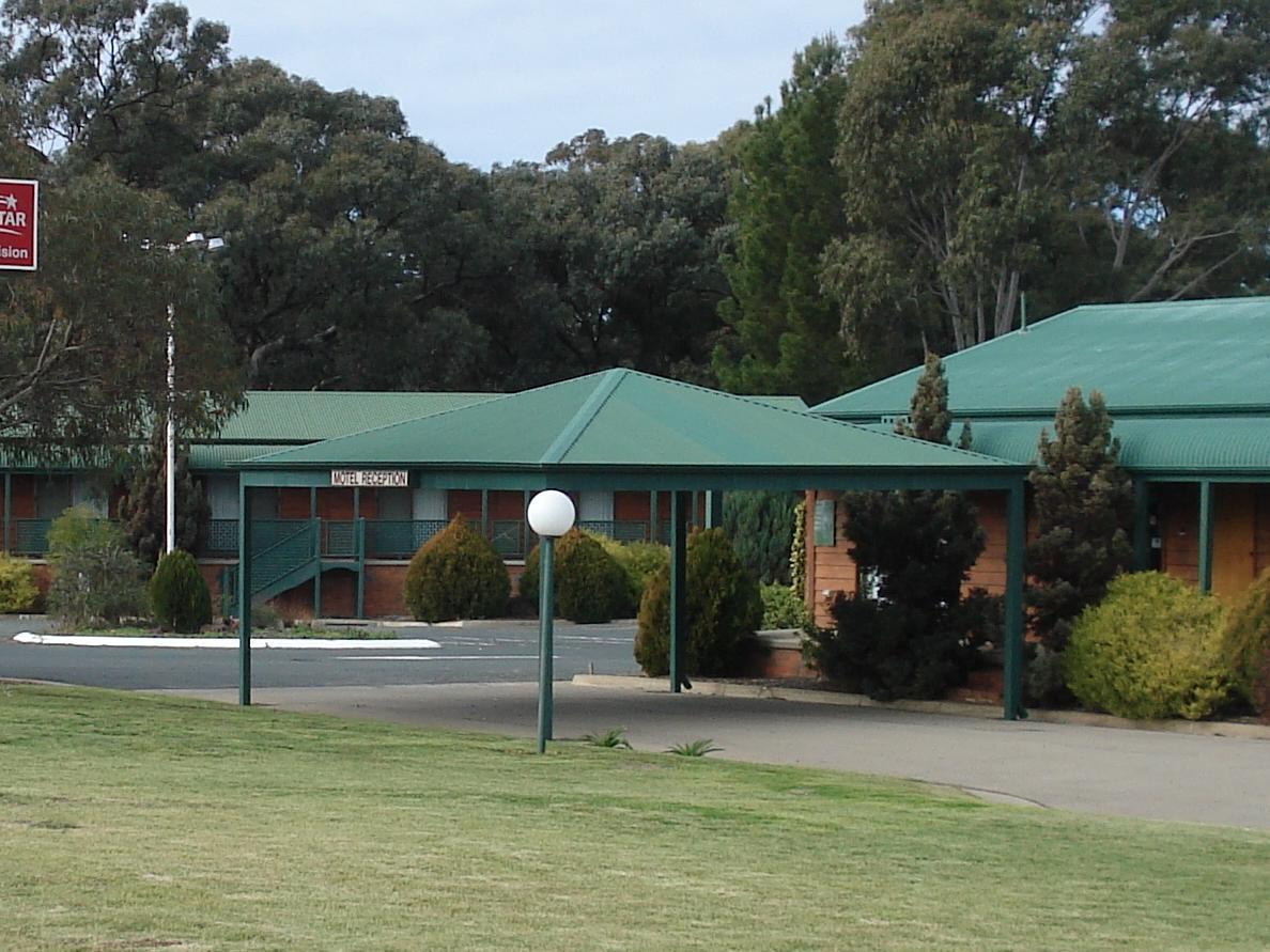 Deniliquin Country Club Motor Inn Exteriér fotografie